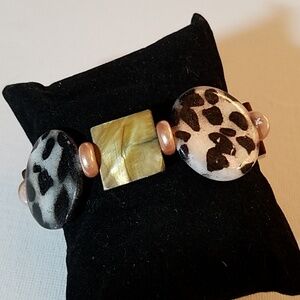 Handmade Animal Bead Stretch Bracelet 8"